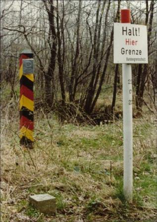 Border markers and sign